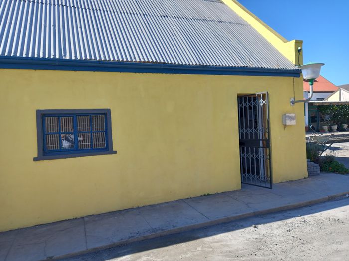 Ladismith Central House For Sale: Multiple income-generating units on 748 m² lot.