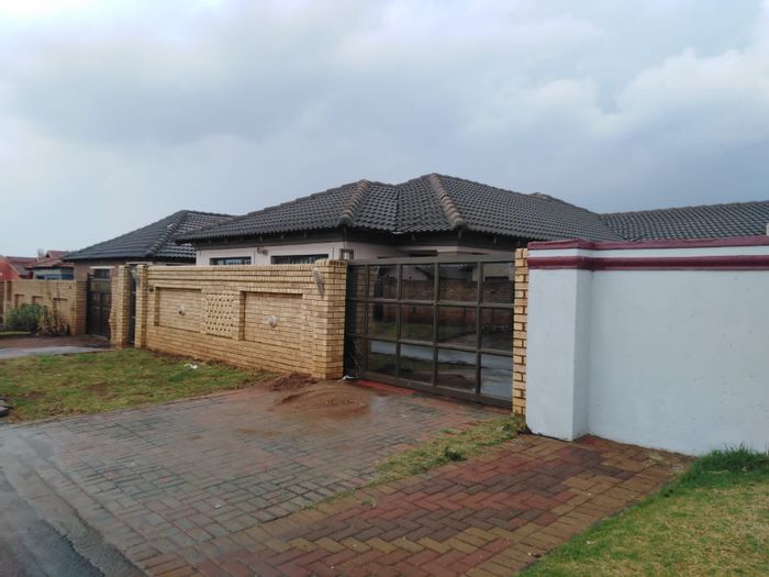Property #ENT0206117, House for sale in Protea Glen