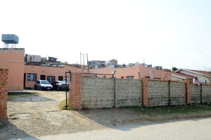 For Sale: House in Bhongweni with 13 units, rental income potential R11,000/month.