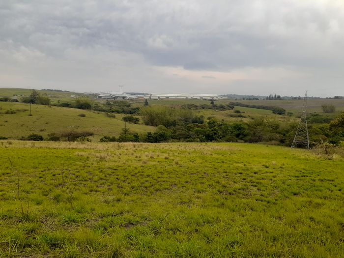 Shakaskraal Farm For Sale: 4 ha land with zoning potential and wetland features.