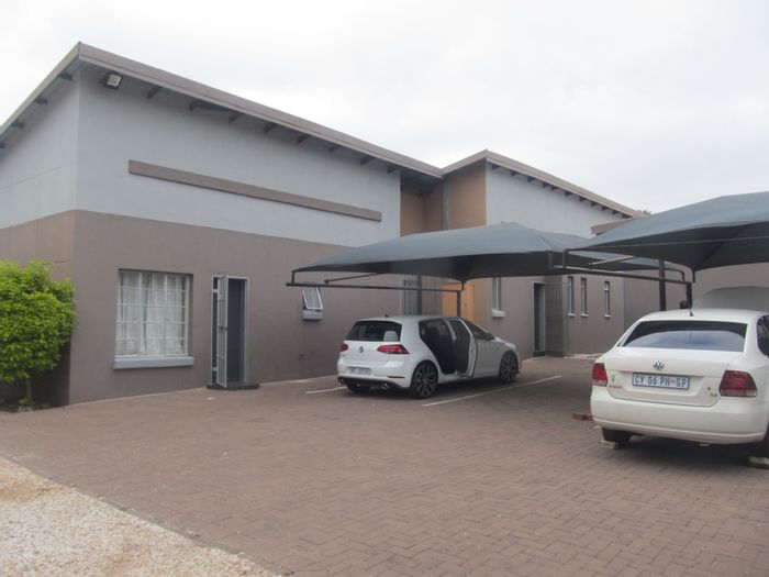 Polokwane Central Apartment For Sale: 1-bedroom flat, 8 bachelor units, fully occupied.