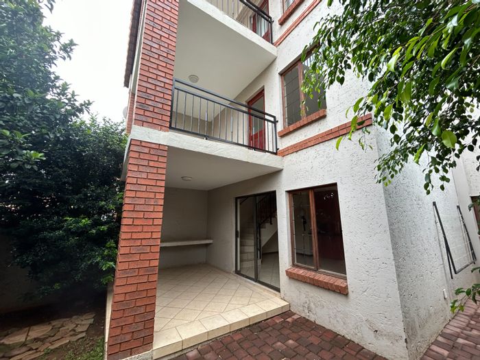 Charming Townhouse for Sale in Country View Estate: 2 Beds, Garden, Open Living!