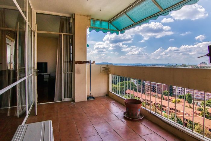 Spacious 2-bed apartment in Parktown with balcony, high security, and rental potential.