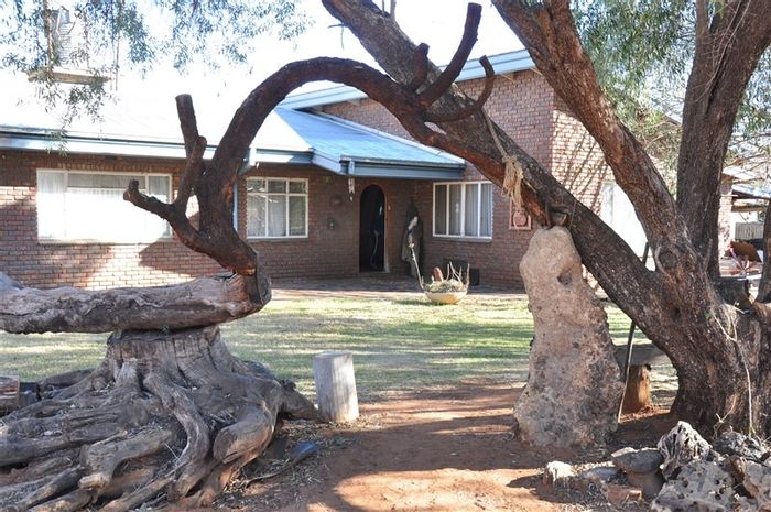 Spacious Kuruman Central House with 14,000m² Land – Ideal for Development! For Sale!