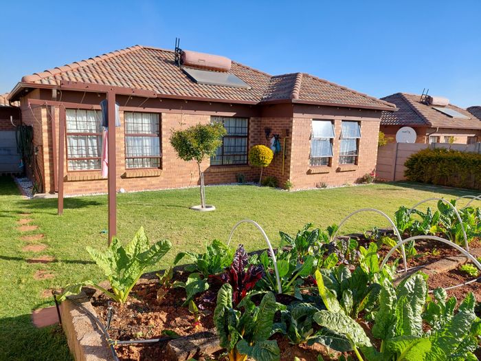 Ideal Family Home in Thatch Hill Estate – 24/7 Security, Spacious Yard, Pet-Friendly!