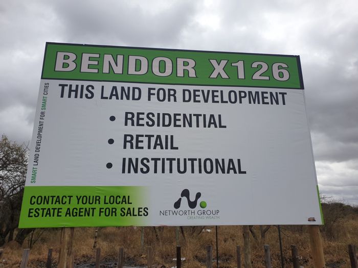 Vacant residential land for sale in Bendor, 671m2, ideal for your dream home.