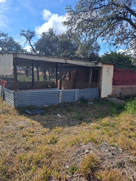 For Sale: Small Holding in Leeukuil AH with borehole and development potential.