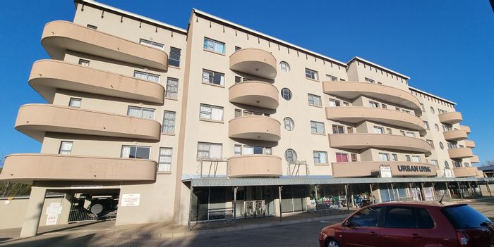 Die Bult Apartment For Sale: 2 beds, balcony, laundromat, communal braai area.