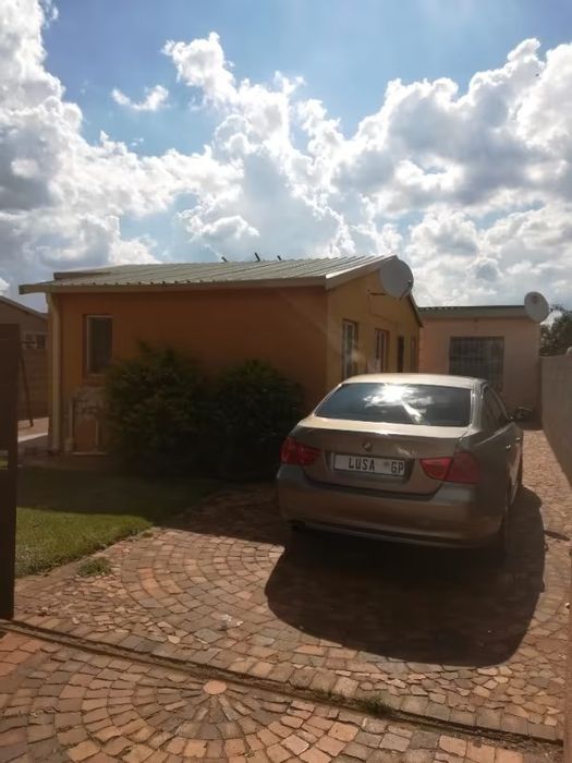 Property #ENT0233178, House for sale in Protea Glen