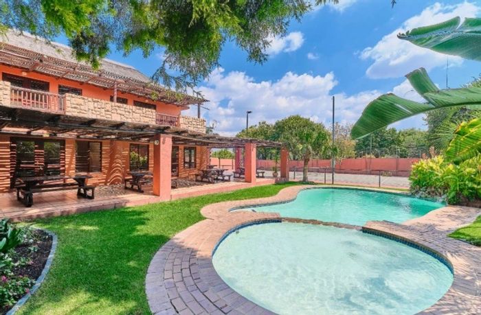 For Sale: Sunninghill Apartment with two balconies, pet-friendly, pool, and tennis court.