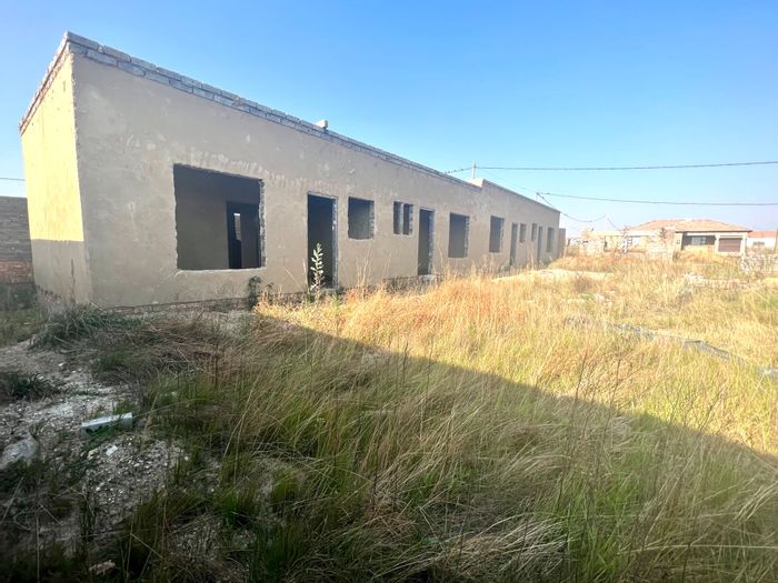 For Sale: House in Mohlakeng with four incomplete cottages and approved plans.