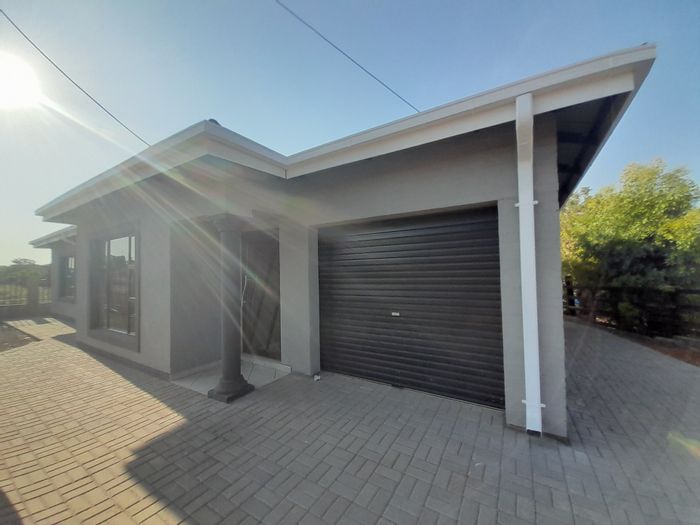 Wrenchville House For Sale: Open plan living, spacious kitchen, 3 bedrooms, ensuite.