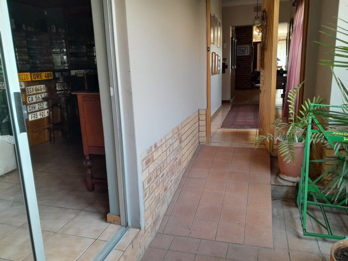 Kuruman Central House For Sale: 3 Bedrooms, indoor braai, wheelchair accessible, large yard.