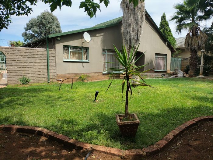 Spacious 4-Bedroom House for Sale in Vaal Park with Pool and Flatlet!