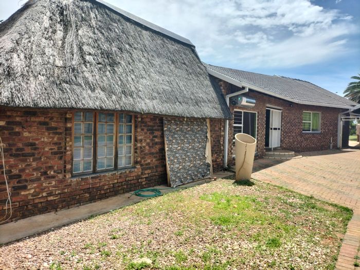 3 Bedroom house for sale in Vaal Park with pool, lapa, and wheelchair access.