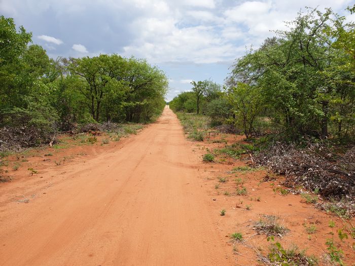 For Sale: 2000 ha Farm in Musina Rural with game viewing, accommodations, and amenities.