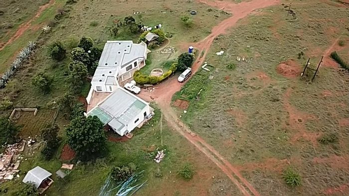 For Sale: 8.5ha Farm in Polokwane Rural with 3 bedrooms, boreholes, and garages.
