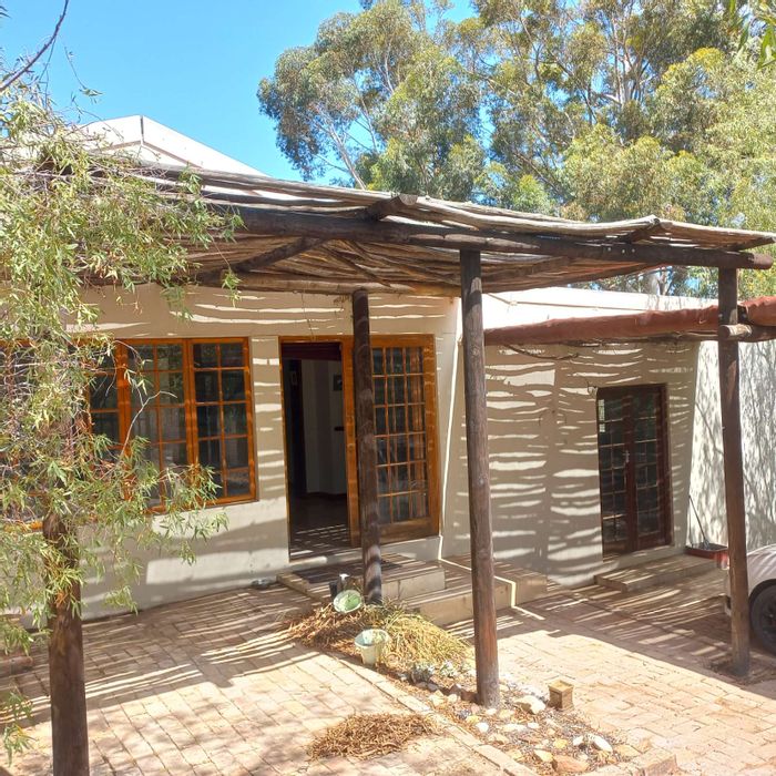 Calitzdorp Central House For Sale: Open-plan living, indoor braai, low-maintenance garden.