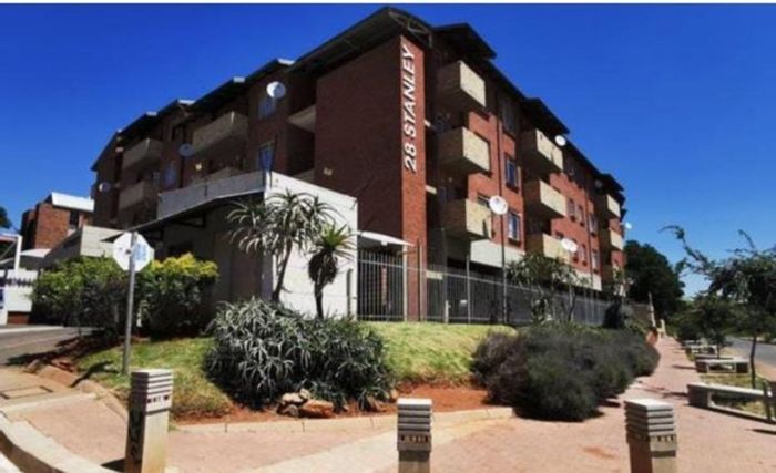 Milpark Apartment For Sale: 1 Bedroom, Kitchen, Parking, 47 m² Land Size.