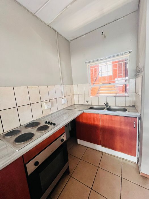 Ground-Floor Apartment For Sale in Florida: 2 Beds, Secure Parking, Close to Amenities.