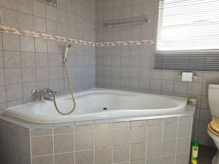 Pet-friendly townhouse in Doringkloof with private garden, solar power, and security.