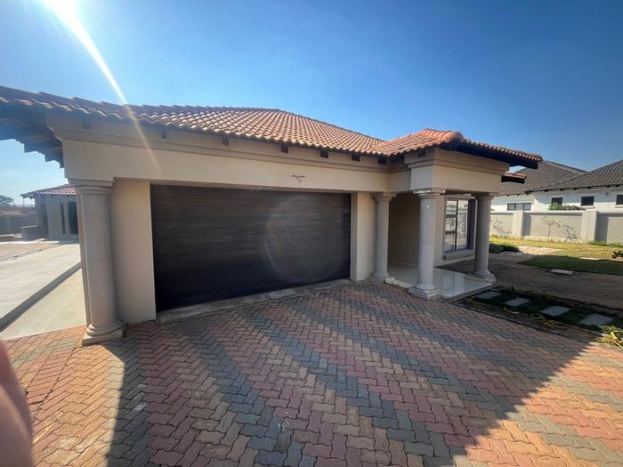 For Sale: House in Savannah Country Estate with 4 bedrooms, garage, and entertainment patio.
