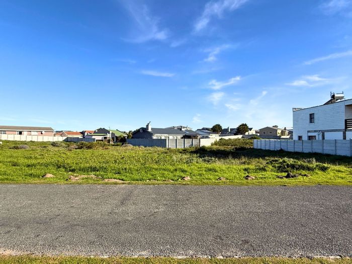 Vacant Land Residential For Sale in Perlemoenbaai, 556m2, near the sea.