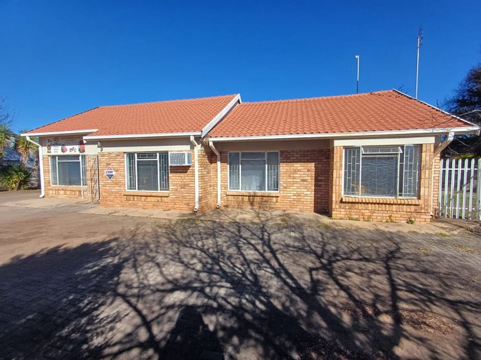 3 Bedroom house with office rights and ample parking in La Hoff, For Sale.