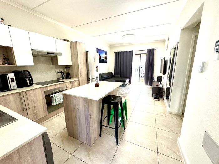 Ground-floor apartment in Randpark Ridge with pool, gym, and 24/7 security. For Sale.