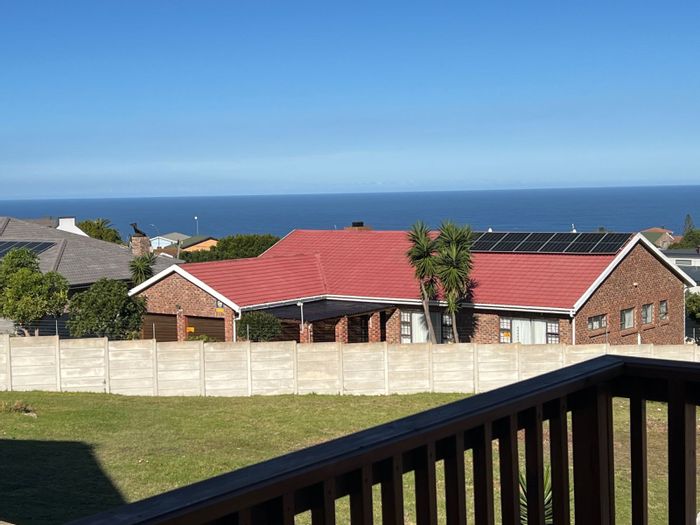 For Sale: House in Dana Bay with ocean views, extra suite, and secure parking.