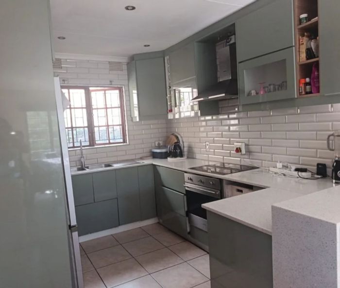 To Rent: 3-Bedroom House in Sea View with parking and utilities billed.