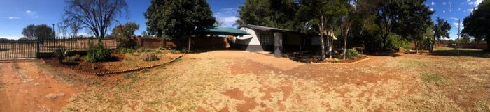 For Sale: Multi-unit house in Palmietfontein AH with rental potential and borehole.