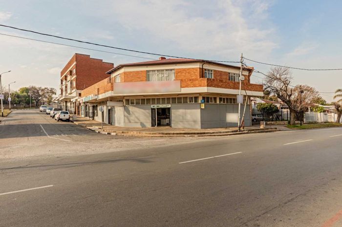 Retail property for sale in Georginia with multiple businesses and income potential.