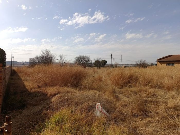 Vacant land for sale in Riamar Park, close to amenities and schools.