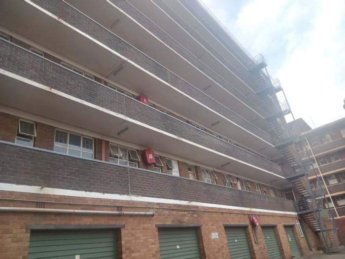 4 Bedroom Apartment For Sale in Arcadia with garage, near universities and amenities.