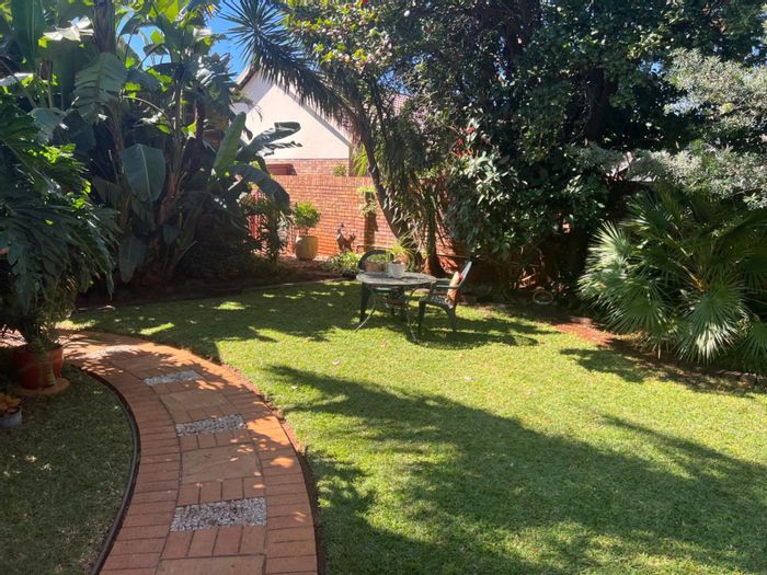 Annlin House For Sale: 6 bedrooms, pool, flatlet, solar system, and security.