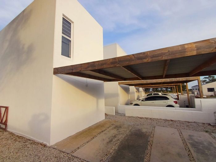 For Sale: House in Parsonsvlei with 3 bedrooms, fibre-ready, open-plan living.