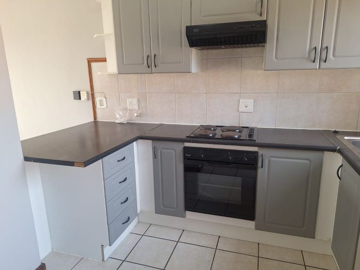 Die Hoewes Apartment For Sale: 2 Bedrooms, Pool, Balcony, Move-in Ready.