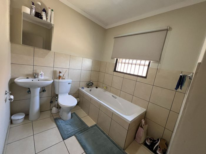 Annlin Townhouse For Sale: 3 Bedrooms, private garden, double garage, open-plan living.