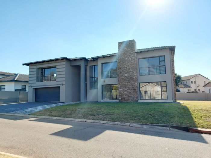 For Sale: House in Leeuwenhof Estate with 5 bedrooms, garden, and staff accommodation.