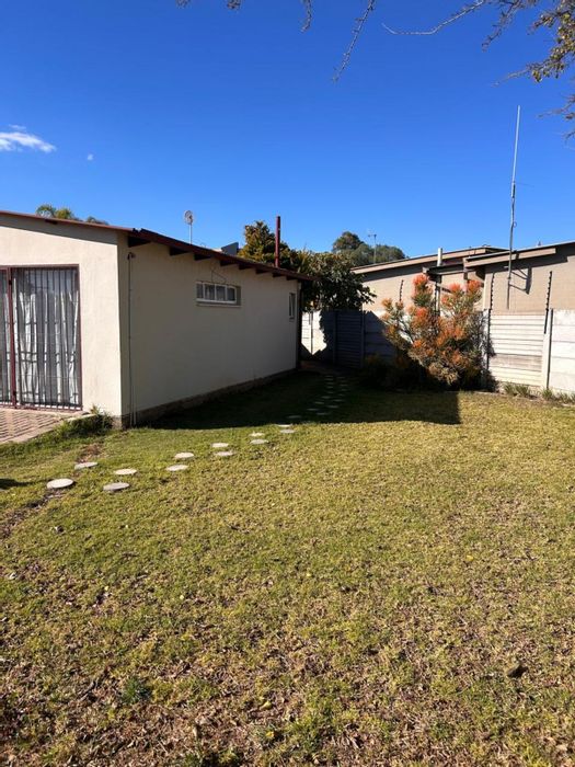 Prime investment house in Polokwane Central, 3 bedrooms, ample parking, for sale.