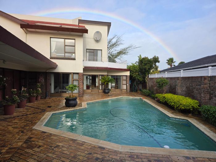 5-Bedroom House For Sale in Goedehoop: Pool, Mountain Views, Dual Living Spaces.