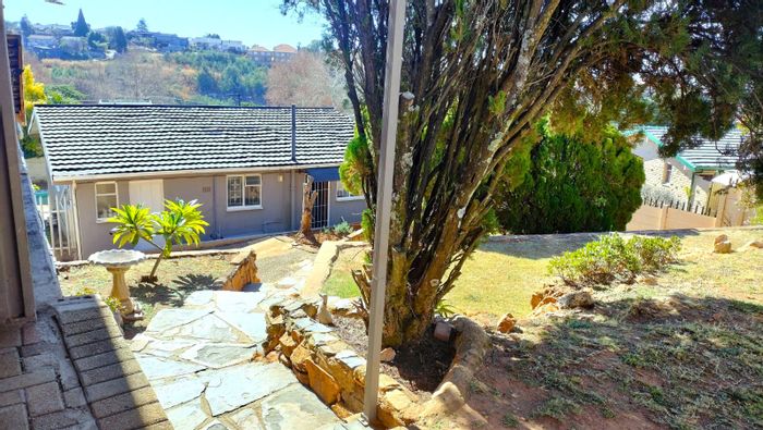 For Sale: Kenmare House with pool, spacious yard, and close to amenities.