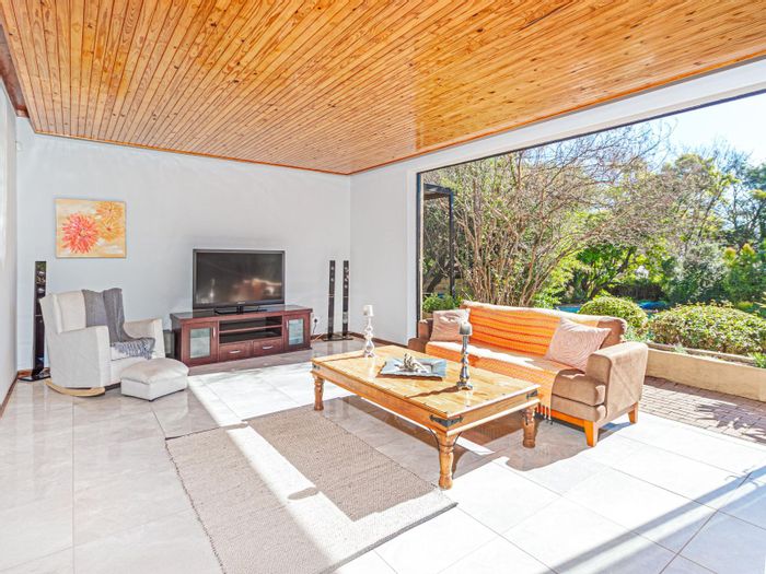 Bryanston House For Sale: 4 Bedrooms, Gated Community, Gourmet Kitchen, Security Features.