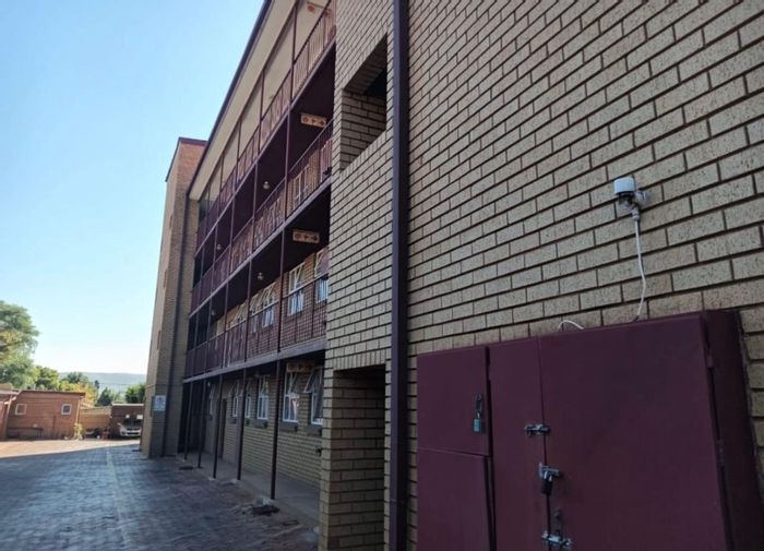 2-Bedroom Apartment in Pretoria Gardens with Garage, Near Amenities, No Load Shedding. For Sale.