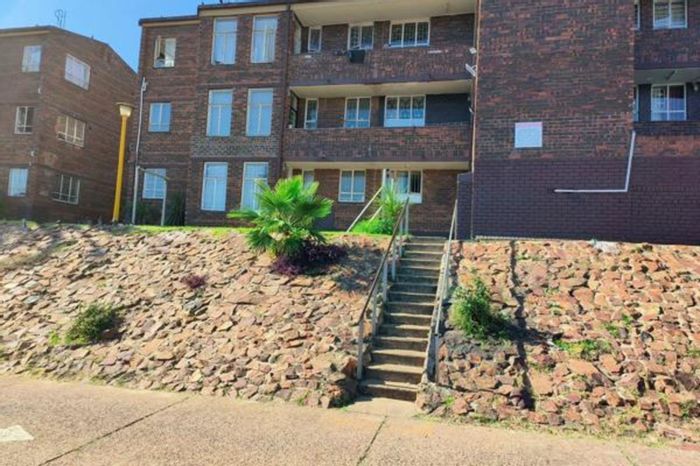Laudium Apartment For Sale: 2.5 bedrooms, secure complex, near schools and shops.