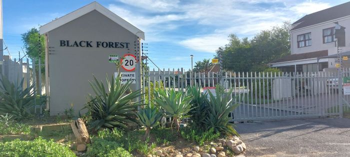 For Sale: Townhouse in Fairview Golf Estate with patio, garage, and pet-friendly yard.