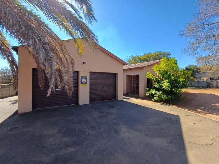 3 Bedroom house for sale in Roosheuwel Ext 2 with double garage and large yard.