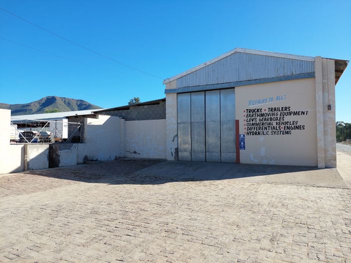 For Sale: Commercial property in Graaff-Reinet Central with extensive industrial facilities.