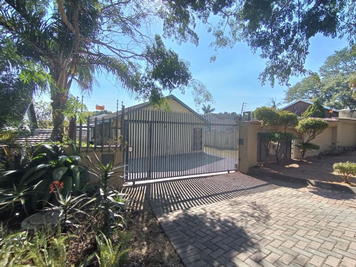 For Sale: House in Sonheuwel Ext 1 with 4 bedrooms, secure parking, and guest suite.